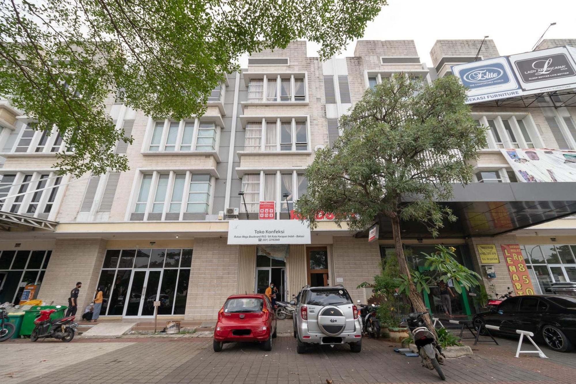 Reddoorz Near Universitas Esa Unggul Bekasi Harapan Indah Экстерьер фото